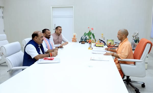 आज लखनऊ में वित्तविहीन शिक्षकों और वित्तविहीन विद्यालयों की समस्याओं एवं उनके समाधान