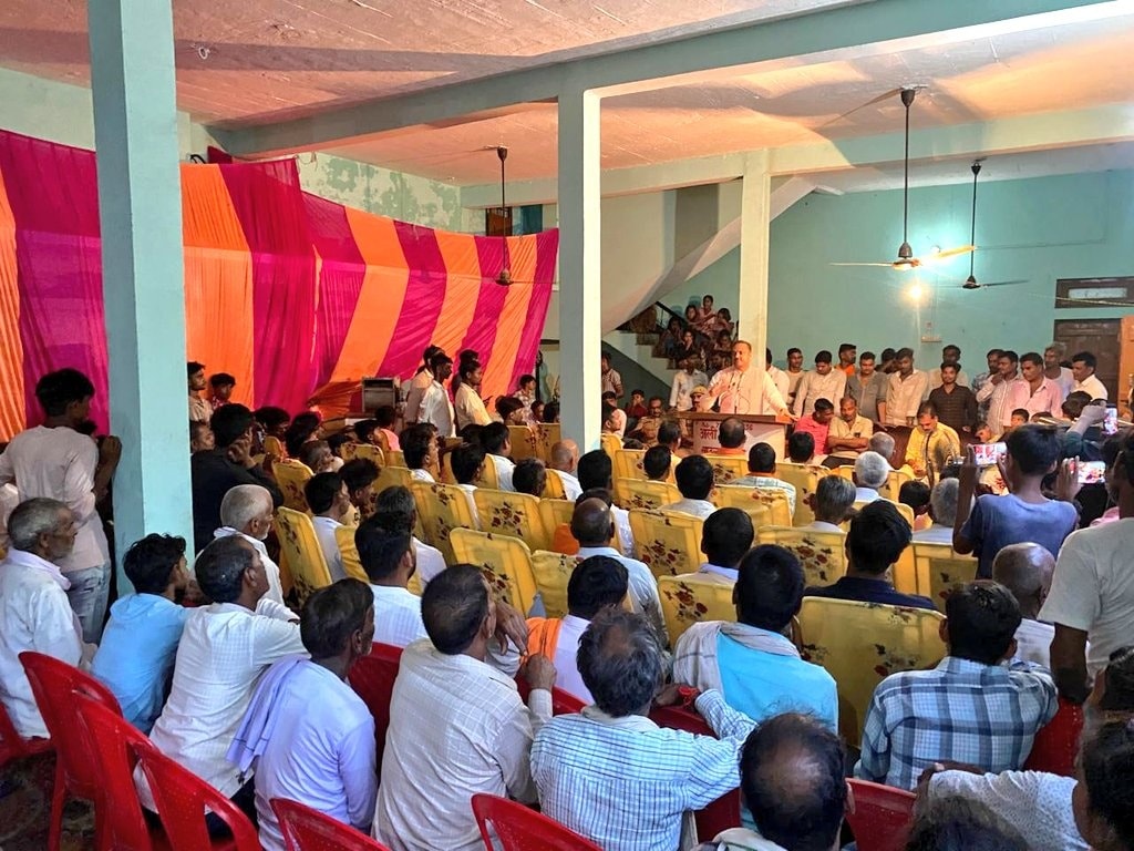 बाराबंकी की कुर्सी विधानसभा के ग्राम सेवली में नवचेतना संघ द्वारा आयोजित कार्यक्रम
