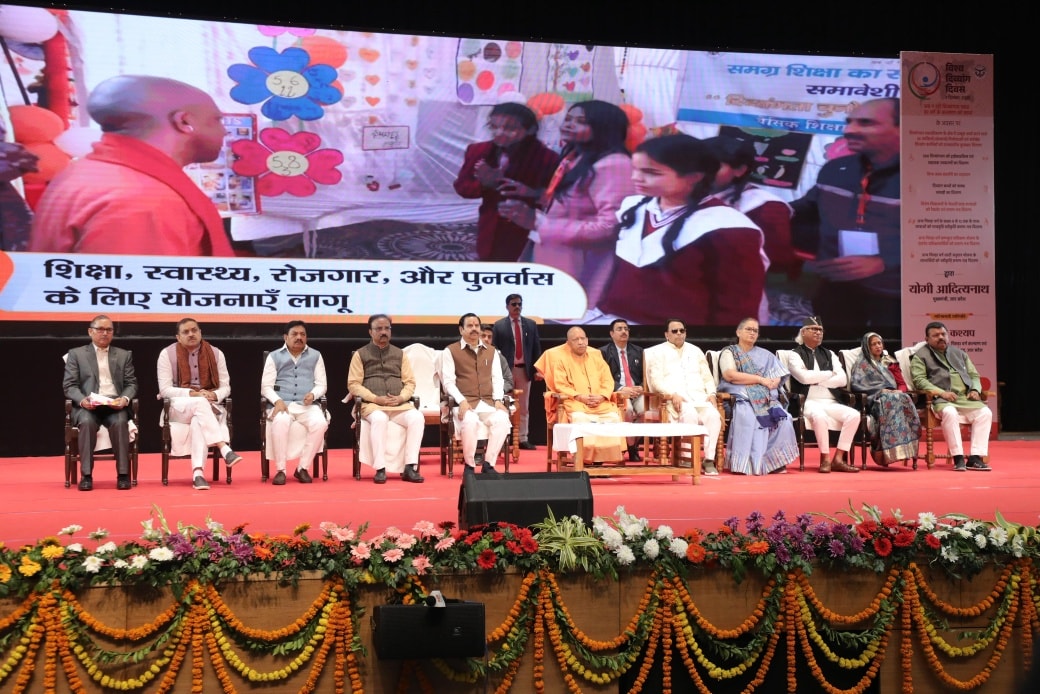 राजकीय पुरस्कार वितरण कार्यक्रम में सम्मिलित होने का सौभाग्य प्राप्त हुआ।