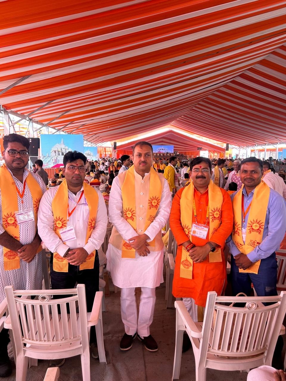 श्री अयोध्या धाम में श्रीराम जन्मभूमि मंदिर में श्रीराम यंत्र की प्रतिष्ठापना कर प्रभु श्रीरामलला के दर्शन-पूजन किए।