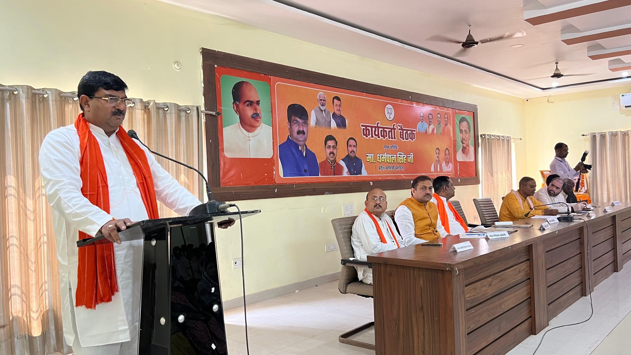 आज बाराबंकी जिला कार्यालय पर आयोजित संगठनात्मक बैठक