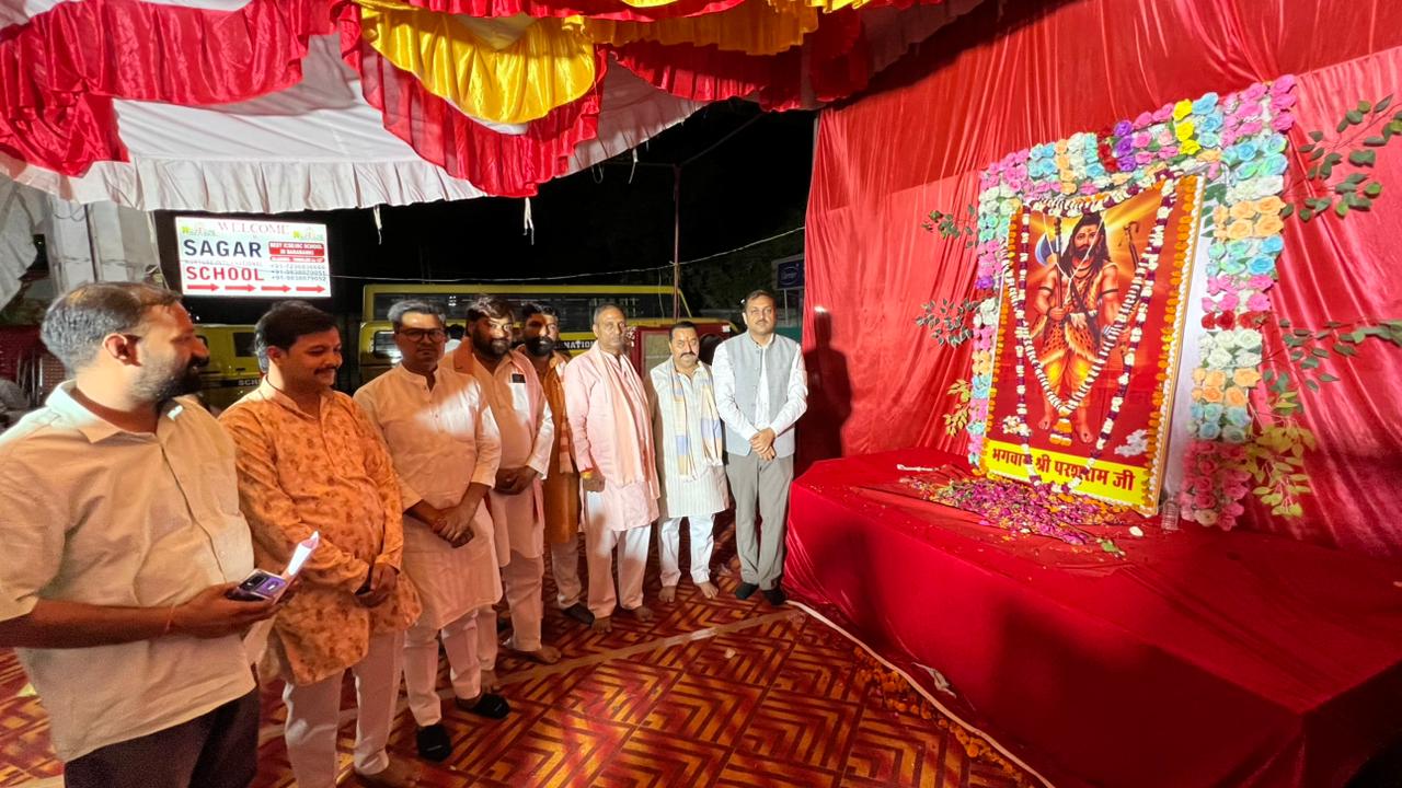 भगवान श्री परशुराम जी की जन्म जयंती पर आयोजित भंडारे में सम्मिलित होकर प्रसाद ग्रहण किया।